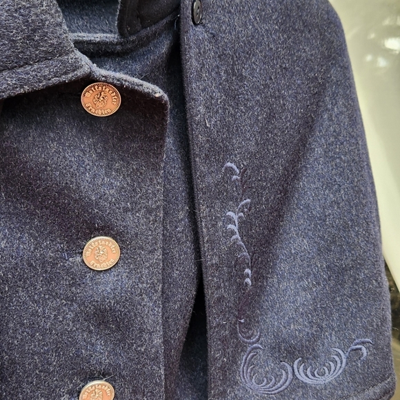 Wool Coat with removable cape - Picture 6 of 6